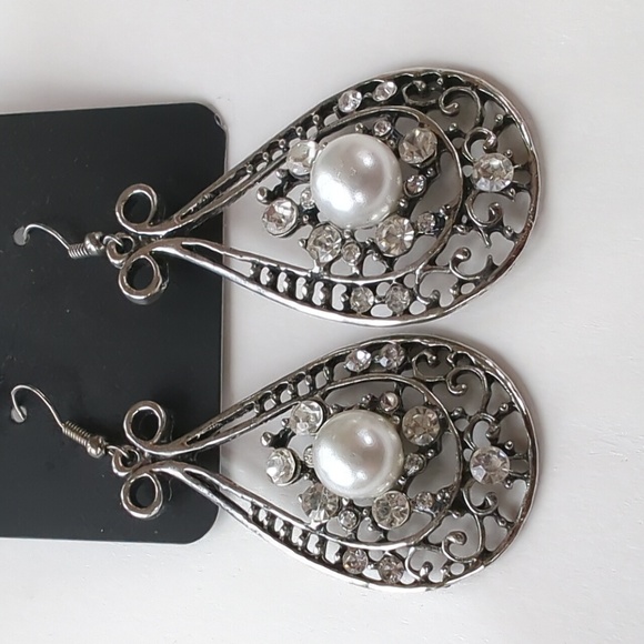 Boutique Paparazzi Silver Tone Clear and White Accent Tear Drop Earrings - Picture 2 of 5